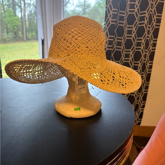 L*Space bungalow hat - Picture 2 of 5